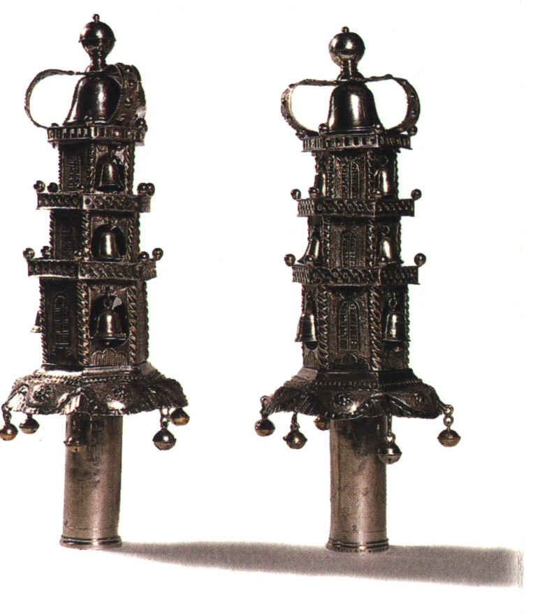 Tora-Aufsätze eines Fürther Silberschmieds um 1780